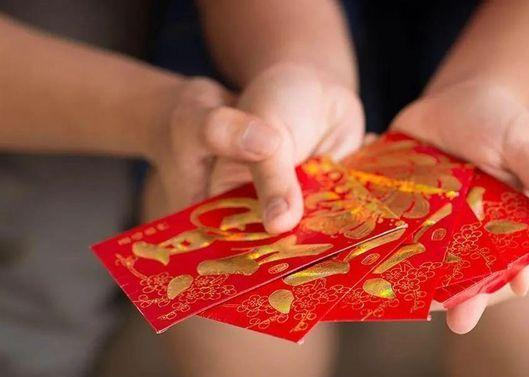 眷注员工怙恃，，，为员工怙恃设置眷注金制度